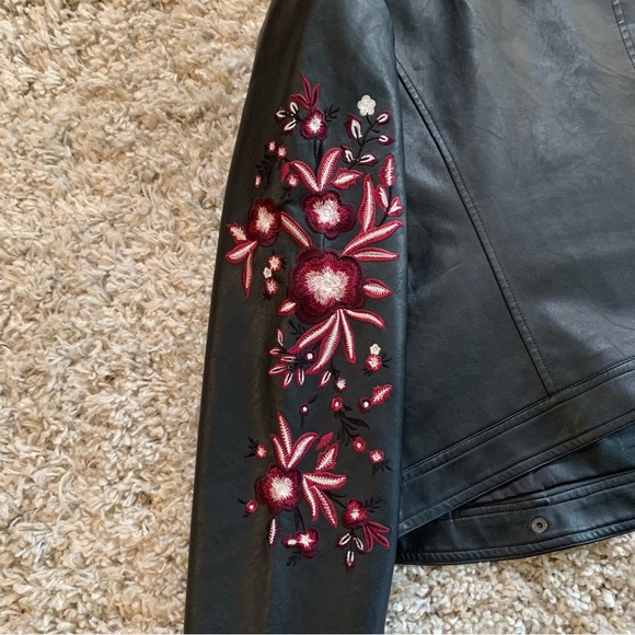 Guess Marvi Embroidered Motorcycle Jacket Size Medium - Picture 4 of 10